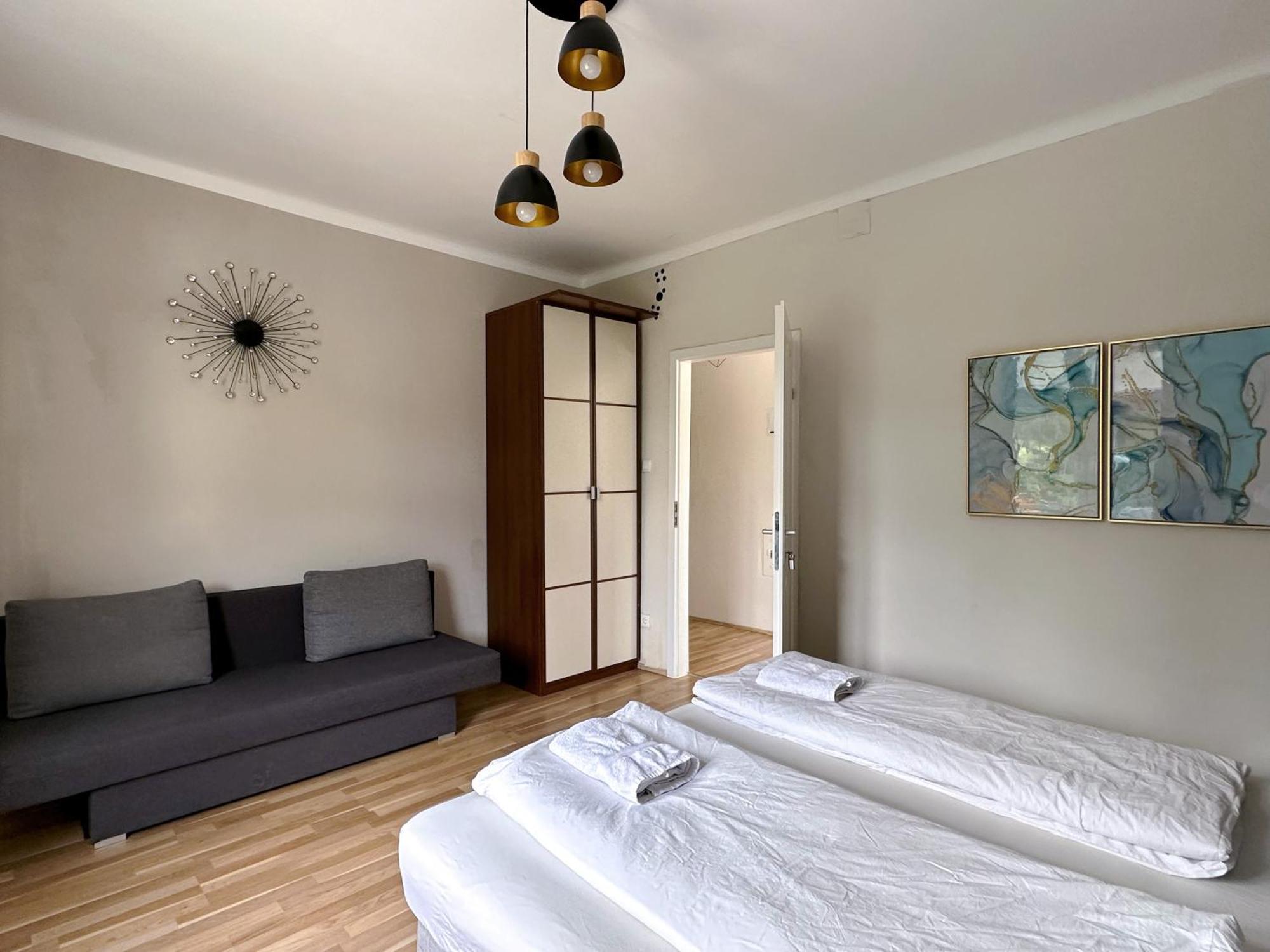 Up Resistances G Apartment Baden Bagian luar foto