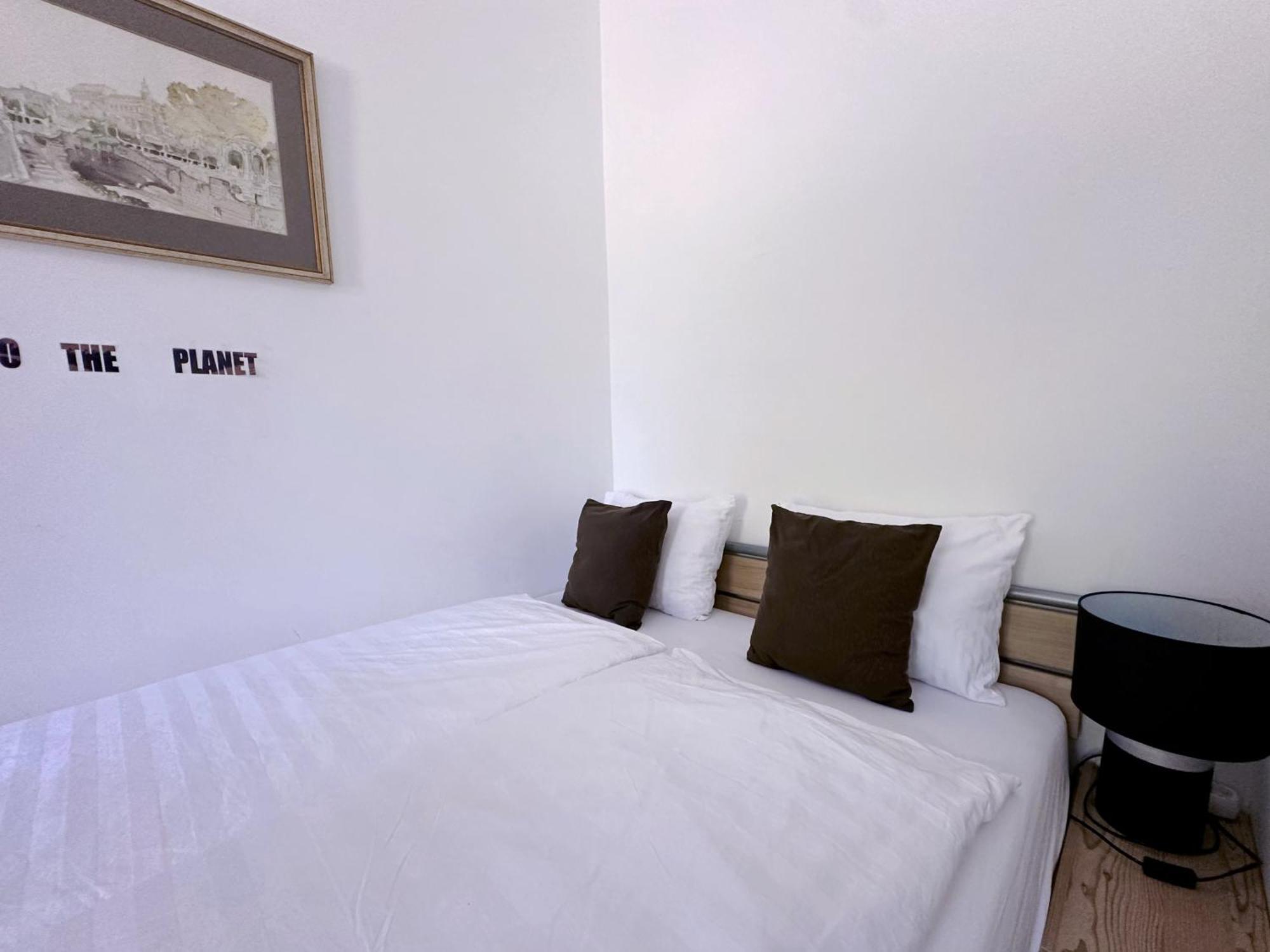 Up Resistances G Apartment Baden Bagian luar foto