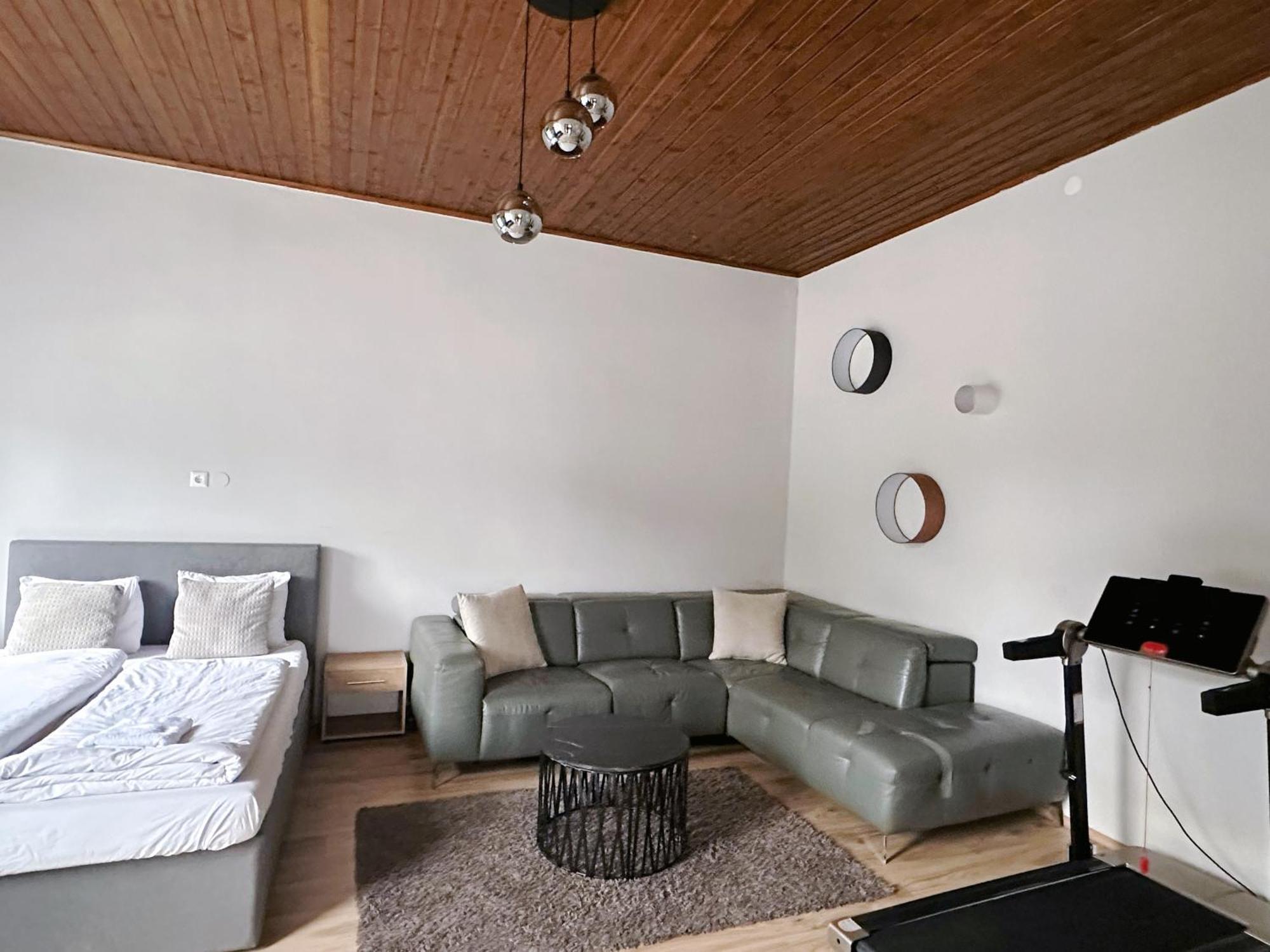 Up Resistances G Apartment Baden Bagian luar foto